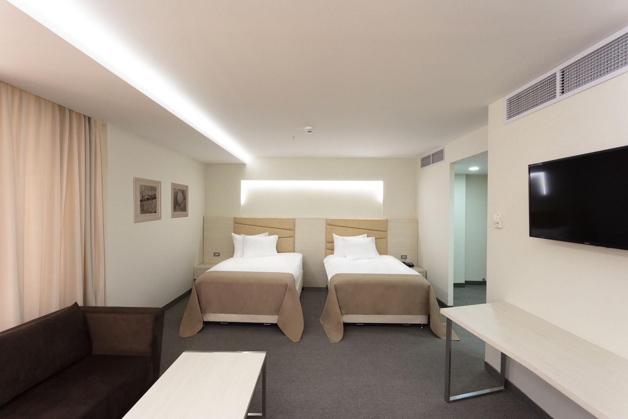 President Hotel By Hrazdan Hotel Cjsc Erevan Exterior foto