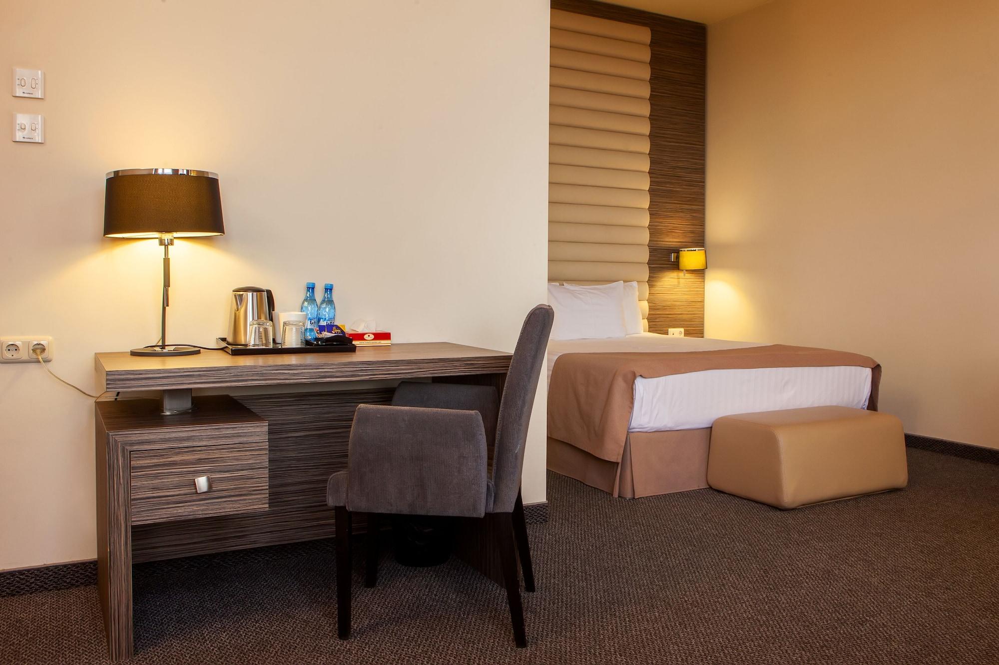 President Hotel By Hrazdan Hotel Cjsc Erevan Exterior foto