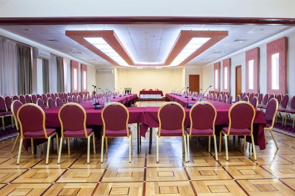 President Hotel By Hrazdan Hotel Cjsc Erevan Exterior foto