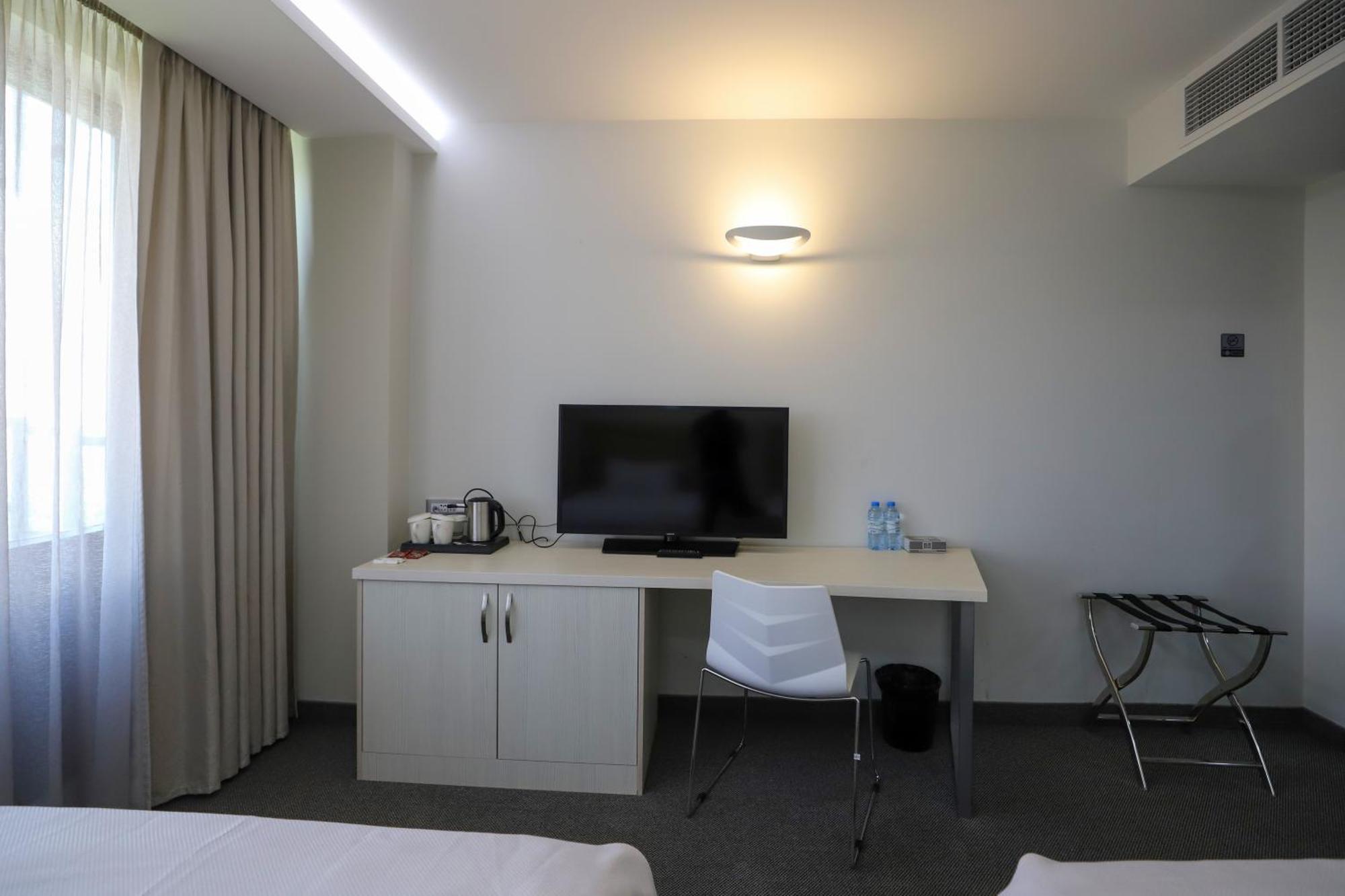 President Hotel By Hrazdan Hotel Cjsc Erevan Exterior foto