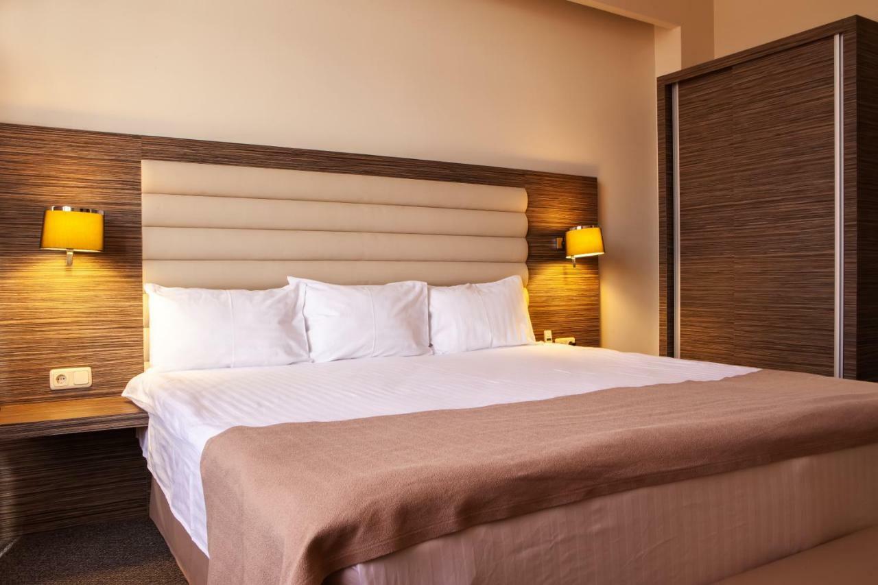 President Hotel By Hrazdan Hotel Cjsc Erevan Exterior foto