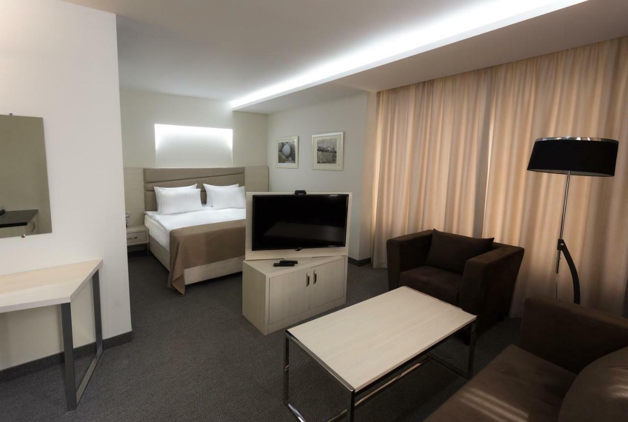 President Hotel By Hrazdan Hotel Cjsc Erevan Exterior foto
