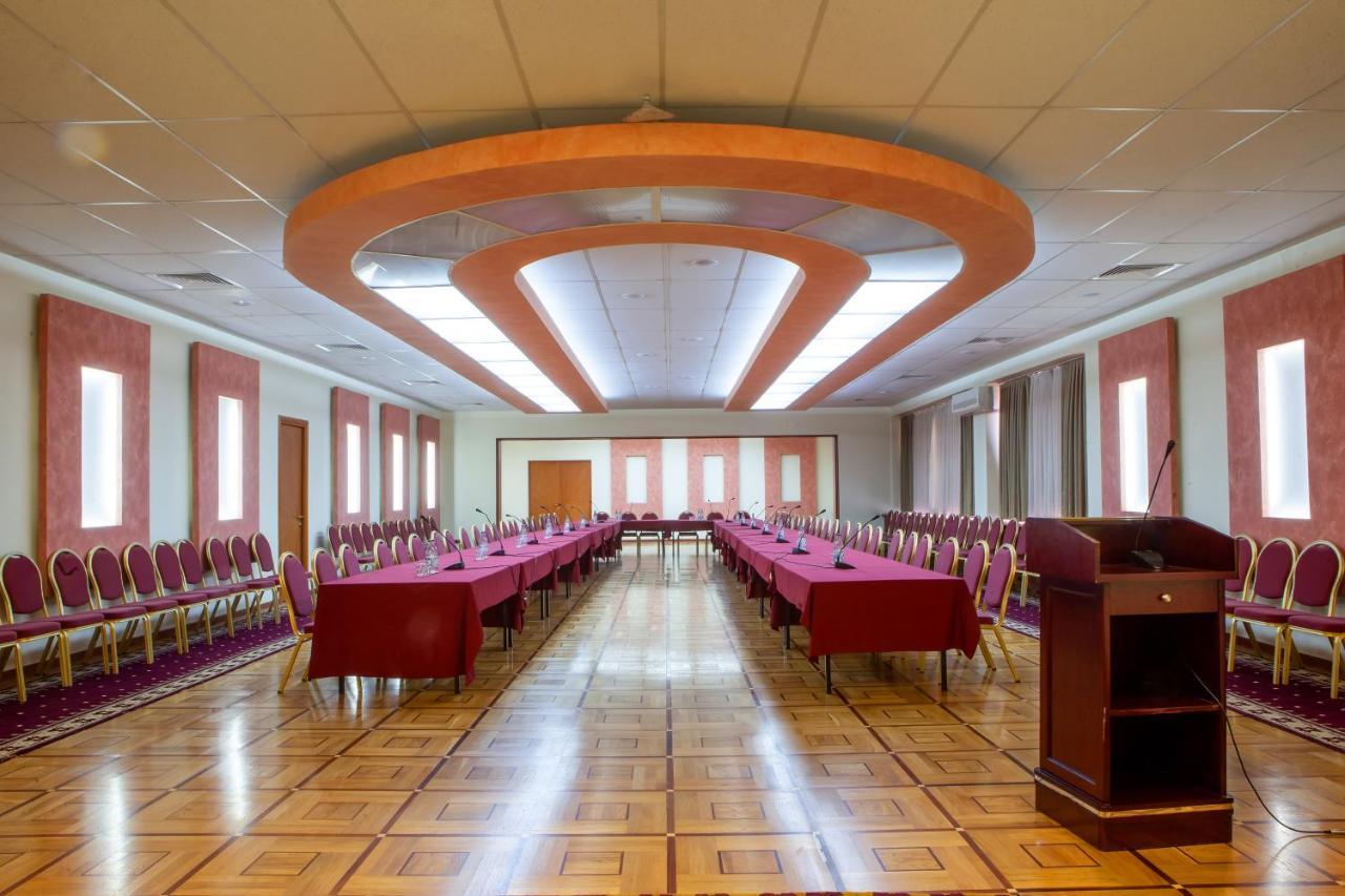 President Hotel By Hrazdan Hotel Cjsc Erevan Exterior foto